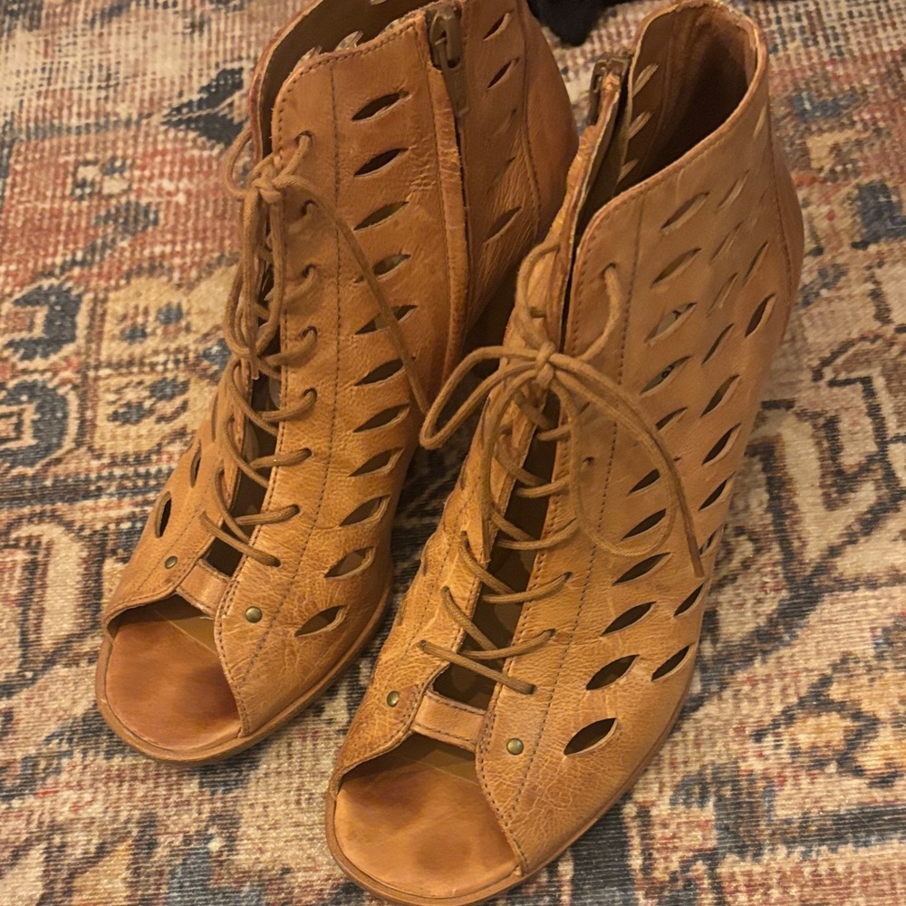 Paul Green Tan Lace-Up Cutout Peep-Toe Heels